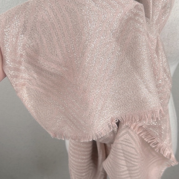 Ivy London NYC Light Pink Silver Tinsel Contemporary Minimalist Scarf New tags! - Picture 4 of 5